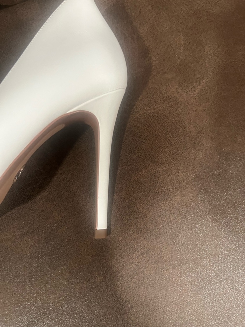Michael Kors Alina Flex White Pointed Toe Stiletto Pumps - Picture 4 of 11